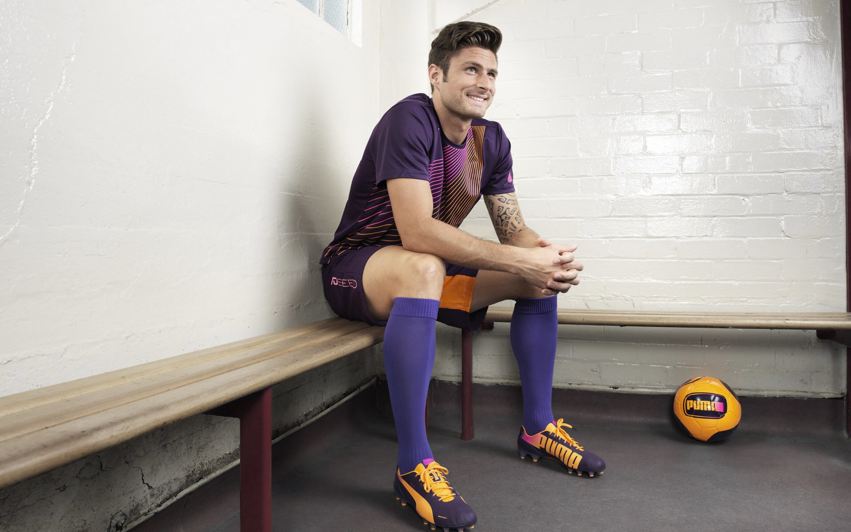 中国男足公布2026世预赛新名单 多名00后新星入选